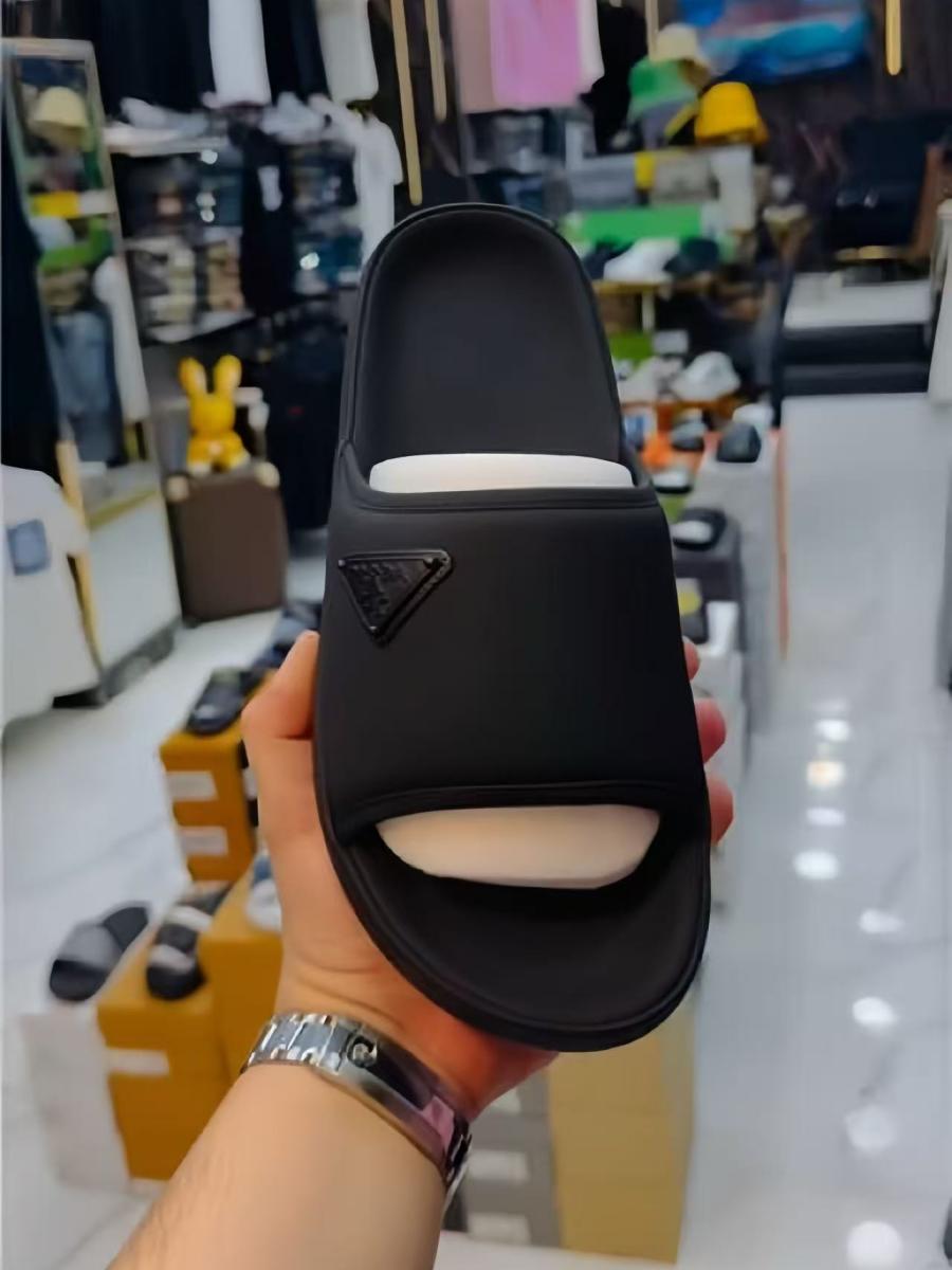 Rubber non-slip comfortable slippers
