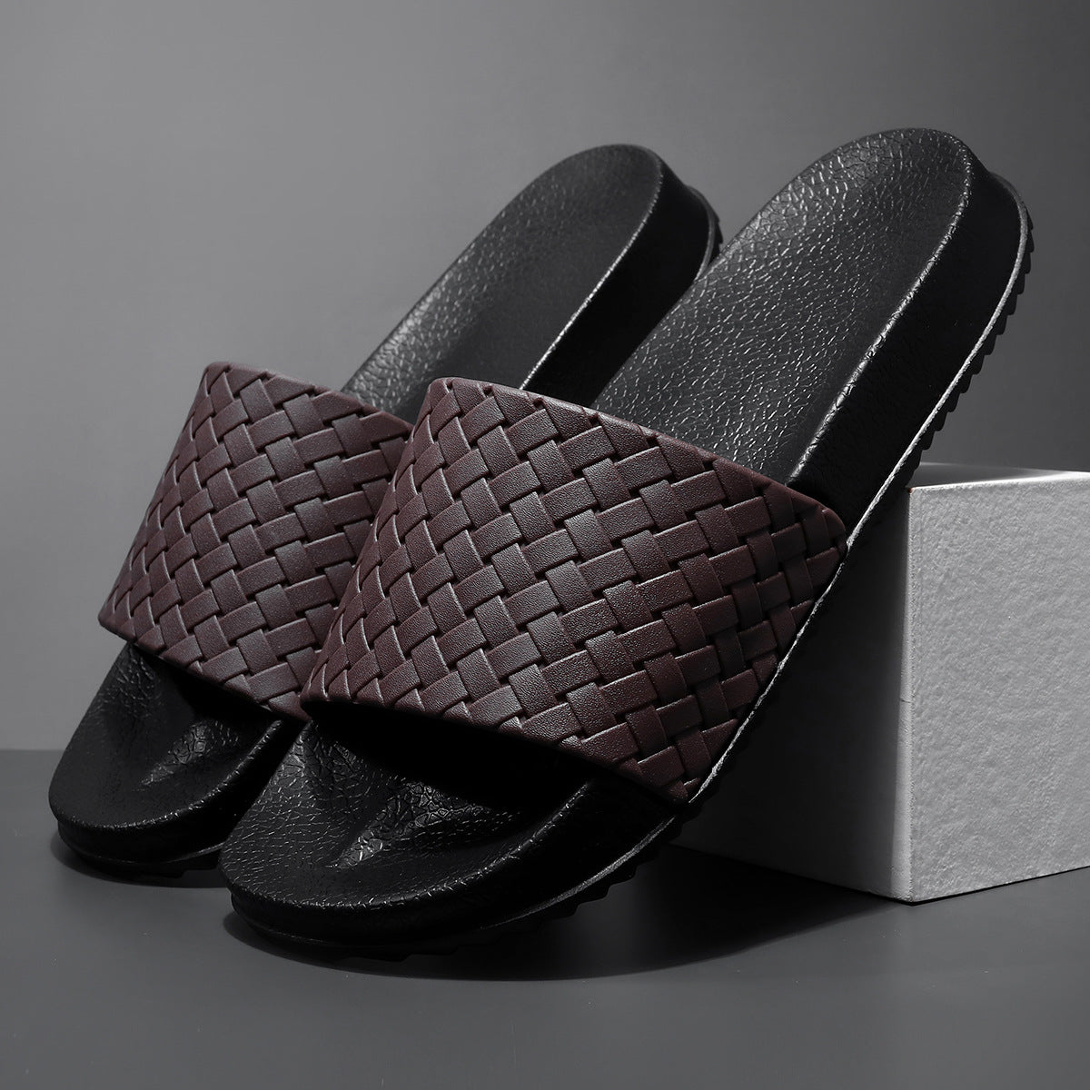 Summer Fashion Woven Slippers